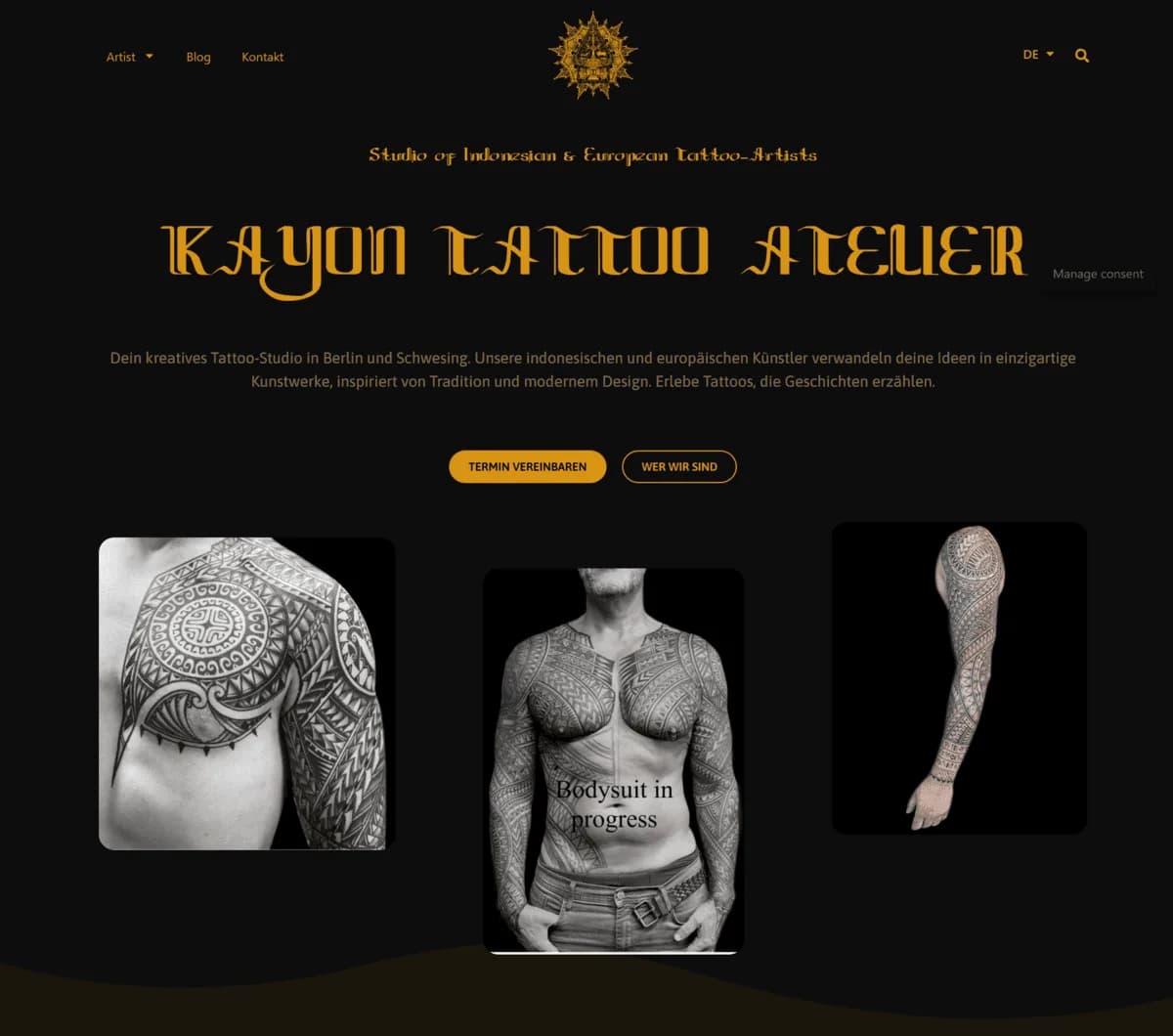 Startseite des Kayon Tattoo Atelier mit goldenem Logo und Tattoo-Arbeiten